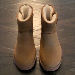 Brand new Men’s Ugg Classic Mini Boot size 9
